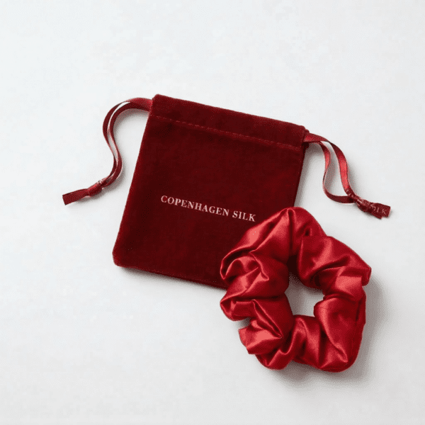 Rød silkescrunchie