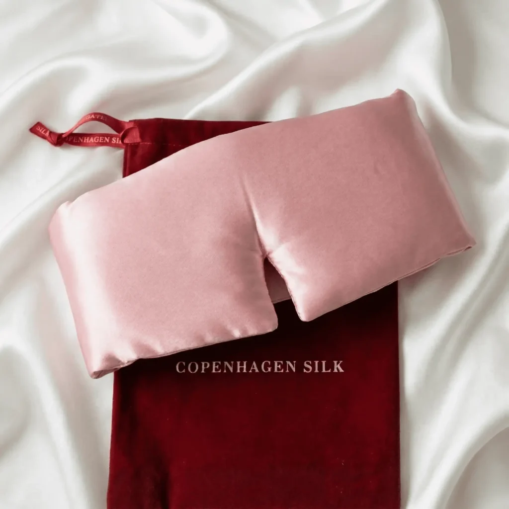 large silkesovemask baby pink